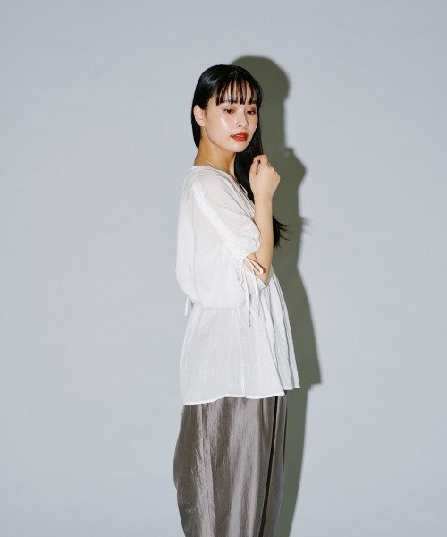 terrace(テラス)の「フラッフィードロストぺプラムブラウス(シャツ/ブラウス・レディース・イエロー/オフホワイト/ブラック・MEDIUM)」の9枚目の写真