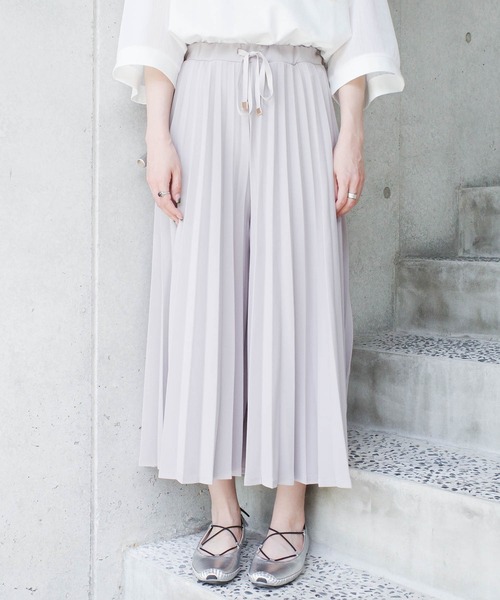 SWITCH BY ARCH(スイッチバイアーチ)の「【ARC】【SWITCH by ARCH】ACCORDION PLEATS SKIRTPANTS(その他パンツ・レディース・グレイッシュブルー/ブラック/グレイッシュベージュ/ライトグレー/キャメル・FREE)」の1枚目の写真