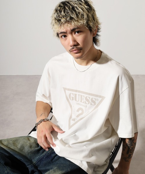 Guess(ゲス)の「GUESS GO VINTAGE TRIANGLE TEE Tシャツ(Tシャツ/カットソー・メンズ・ホワイト/スミクロ・M/XL/L)」の2枚目の写真