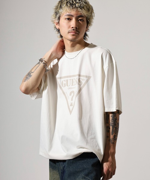 Guess(ゲス)の「GUESS GO VINTAGE TRIANGLE TEE Tシャツ(Tシャツ/カットソー・メンズ・ホワイト/スミクロ・M/XL/L)」の4枚目の写真