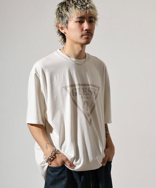 Guess(ゲス)の「GUESS GO VINTAGE TRIANGLE TEE Tシャツ(Tシャツ/カットソー・メンズ・ホワイト/スミクロ・M/XL/L)」の5枚目の写真