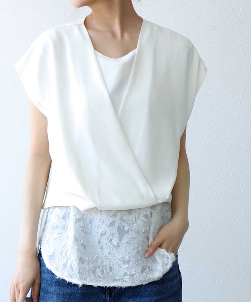 Jines(ジネス)の「フレンチスリーブ カシュクールブラウス(シャツ/ブラウス・レディース・ブラック/ホワイト・38)」の2枚目の写真