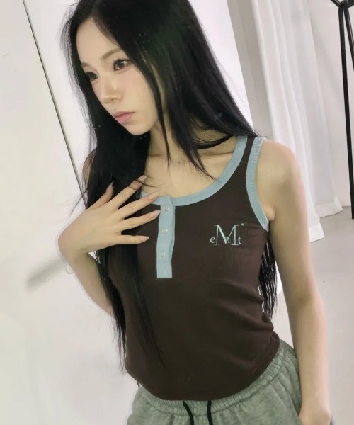 タンクトップ ノースリーブ 「日本未発売/WEB限定」MUCENT(ムセント)/配色 ボタン リブ タンクトップ/COLOR-POP BUTTON C セール】【日本未発売/WEB限定】MUCENT(ムセント)/配色 ボタン