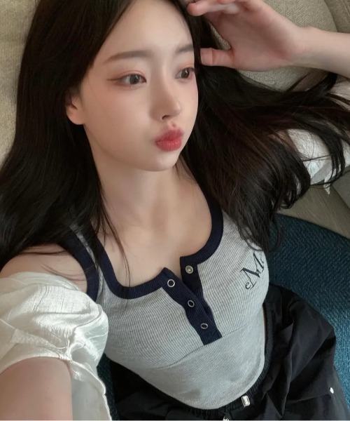 MUCENT（ムセント）の「【日本未発売/WEB限定】MUCENT(ムセント)/配色 ボタン リブ タンクトップ/COLOR-POP BUTTON CROP SLEEVELESS（タンクトップ・レディース・グレー/ブラック/カーキ/サックスブルー/ブラウン/ピンク・FREE）」の13枚目の写真