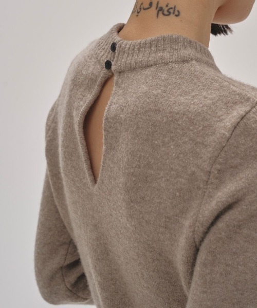 TODAYFUL(トゥデイフル)の「TODAYFUL Puffy Peplum Knit パフィーペプラムニット/12520521(ニット/セーター・レディース・ブラック/ベージュ系その他・ONE SIZE)」の4枚目の写真