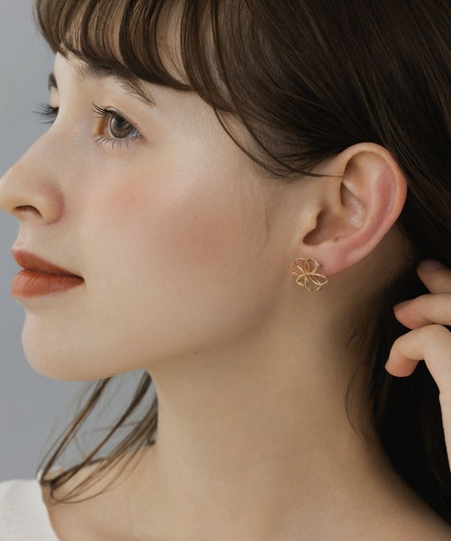 LA MUe(ラミュー)の「【LA MUE】フラワーモチーフ メタルノンホールピアス(イヤリング・レディース・シルバー/ゴールド/ピンクゴールド・FREE)」の1枚目の写真