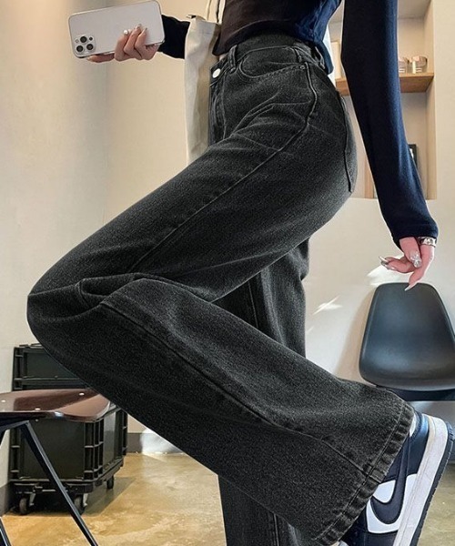 cammie(キャミー)の「ハイウエストワイドストレートデニムパンツ(デニムパンツ・レディース・ネイビー/ライトブルー/ブラック・LARGE/MEDIUM)」の1枚目の写真
