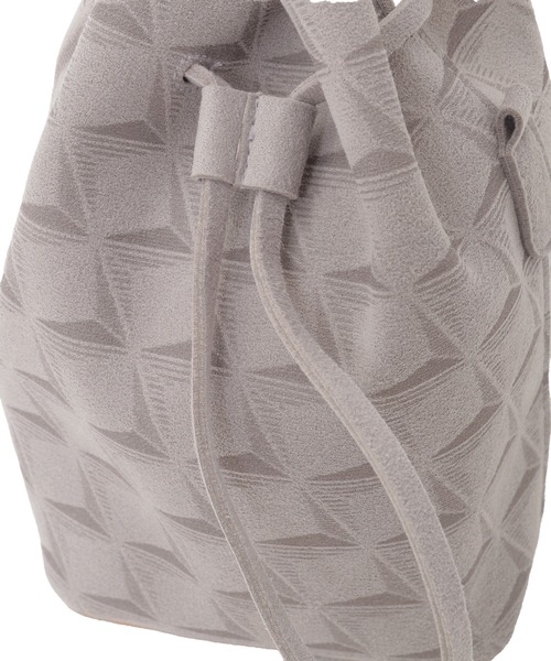 MEN'S BIGI(メンズビギ)の「【Estivant/エスティバン】Kinchaku Bag / ウルトラスエード巾着バッグ(ショルダーバッグ・メンズ・ブラック/グレー・FREE)」の11枚目の写真