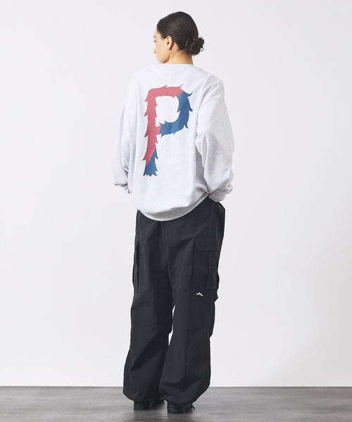 POLeR(ポーラー)の「【POLER/ポーラー】BIG LOGO CREW/ビッグロゴ クルーネックスウェット/両面プリント/ユニセックス(スウェット・メンズ・グレー/グリーン/ネイビー・M/L)」の9枚目の写真