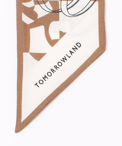 TOMORROWLAND (トゥモローランド)の「Atelier TOMORROWLAND BIT MOTIF BANDEAU シルクスカーフ(バンダナ/スカーフ・レディース・ネイビー/ピンク系その他/ベージュ系その他・FREE)」の6枚目の写真
