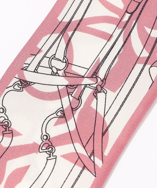 TOMORROWLAND (トゥモローランド)の「Atelier TOMORROWLAND BIT MOTIF BANDEAU シルクスカーフ(バンダナ/スカーフ・レディース・ネイビー/ピンク系その他/ベージュ系その他・FREE)」の8枚目の写真