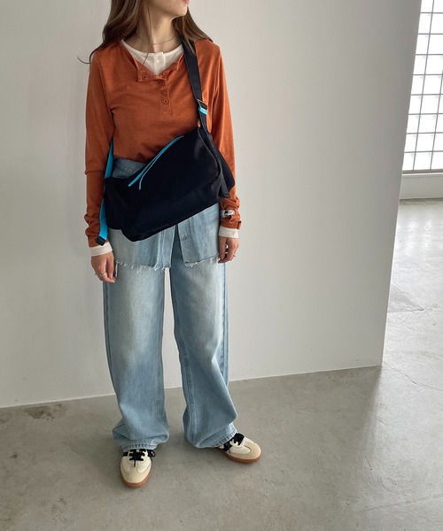 210nouve（トゥージュヌーブ）の「バイカラー スクエア ナイロン ショルダーバッグ（ショルダーバッグ・レディース・レッド/ベージュ/パープル/ブラック・FREE）」の19枚目の写真