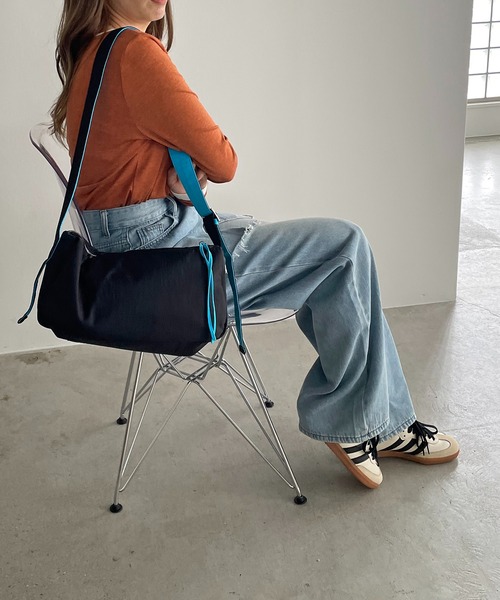 210nouve（トゥージュヌーブ）の「バイカラー スクエア ナイロン ショルダーバッグ（ショルダーバッグ・レディース・レッド/ベージュ/パープル/ブラック・FREE）」の17枚目の写真