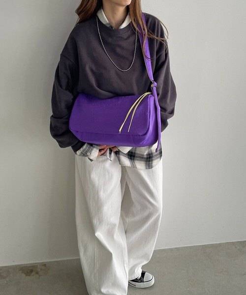 210nouve（トゥージュヌーブ）の「バイカラー スクエア ナイロン ショルダーバッグ（ショルダーバッグ・レディース・レッド/ベージュ/パープル/ブラック・FREE）」の8枚目の写真