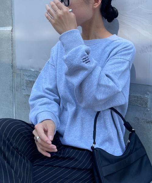 COLONY 2139(コロニートゥーワンスリーナイン)の「袖刺繍スウェットプルオーバー(スウェット・レディース・アイボリー/サックスブルー/ネイビー/グレー/ブラウン・FREE)」の10枚目の写真