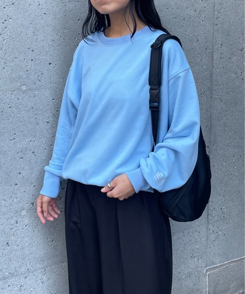 COLONY 2139(コロニートゥーワンスリーナイン)の「袖刺繍スウェットプルオーバー(スウェット・レディース・アイボリー/サックスブルー/ネイビー/グレー/ブラウン・FREE)」の17枚目の写真