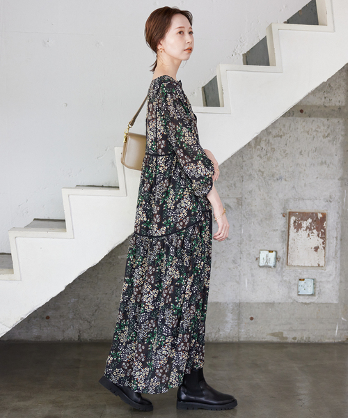 SLOBE IENA（スローブイエナ）の「《WEB限定/追加3》FLOWER PRINT ワンピース（ワンピース・レディース・ブラック・36/38）」の6枚目の写真