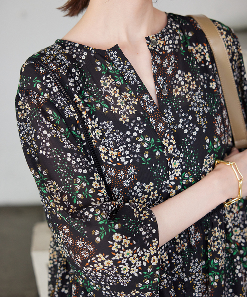 SLOBE IENA（スローブイエナ）の「《WEB限定/追加3》FLOWER PRINT ワンピース（ワンピース・レディース・ブラック・36/38）」の10枚目の写真