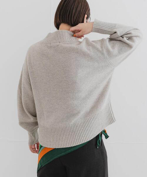 URBAN RESEARCH ROSSO WOMEN(アーバンリサーチ ロッソ)の「F by ROSSO ハミルトンハイネックニット(ニット/セーター・レディース・ベージュ系その他/レッド系その他/グレー/ブルー・FREE)」の11枚目の写真