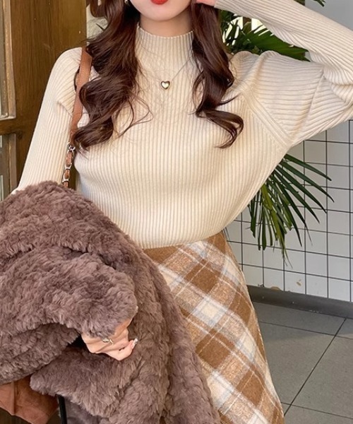 cammie(キャミー)の「袖ゴールドボタンプチハイネックニット(ニット/セーター・レディース・アイボリー/ブラック/ベージュ・FREE)」の6枚目の写真