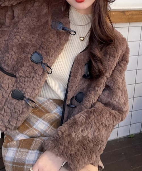 cammie(キャミー)の「袖ゴールドボタンプチハイネックニット(ニット/セーター・レディース・アイボリー/ブラック/ベージュ・FREE)」の7枚目の写真