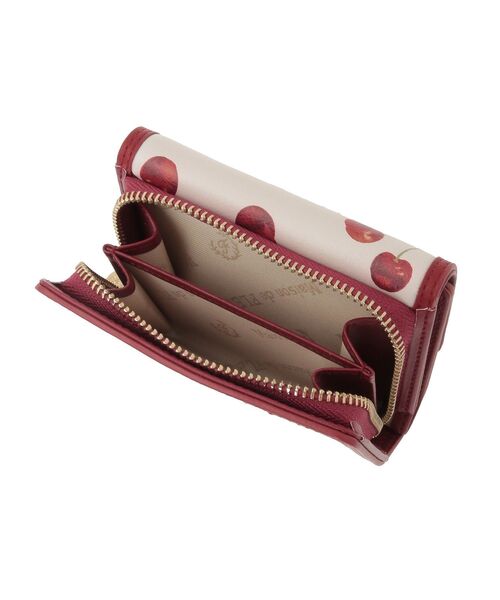 Maison de FLEUR チェリー柄 三つ折り財布 Maison de FLEUR（メゾンドフルール）の「チェリー柄ウォレット