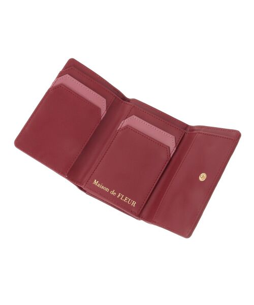 Maison de FLEUR チェリー柄 三つ折り財布 Maison de FLEUR（メゾンドフルール）の「チェリー柄ウォレット