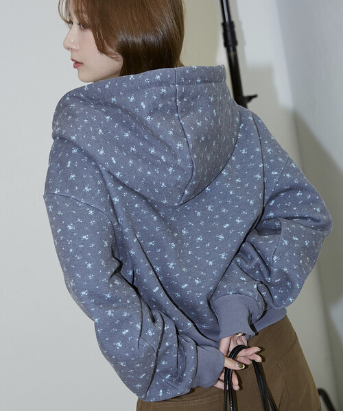PUBLUX（パブリュクス）の「PUBLUX/パブリュクス 小花柄 クロップド フーディー　限定展開（パーカー・レディース・ネイビー/ブラック/グレー・ﾌﾘ-）」の3枚目の写真