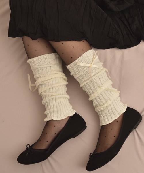 VIBGYOR Women(ヴィブジョー ウィメン)の「【float】リブ ニット メロウ リボン デザイン レッグウォーマー/レッグカバー(レッグウォーマー・レディース・グレー/ブラック/ホワイト・FREE)」の9枚目の写真