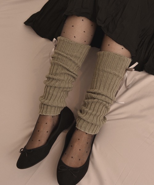 VIBGYOR Women(ヴィブジョー ウィメン)の「【float】リブ ニット メロウ リボン デザイン レッグウォーマー/レッグカバー(レッグウォーマー・レディース・グレー/ブラック/ホワイト・FREE)」の5枚目の写真