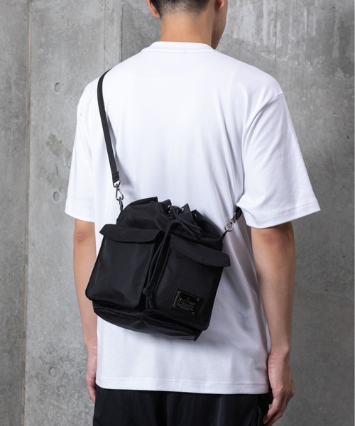 MAKAVELIC(マキャベリック)の「DOUBLE POCKET SHOULDER POUCH(ショルダーバッグ・メンズ・ブラック・ONESIZE)」の1枚目の写真