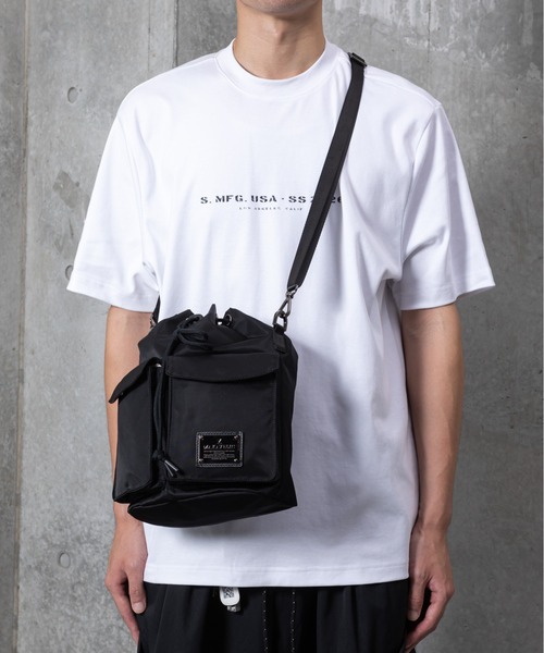 MAKAVELIC(マキャベリック)の「DOUBLE POCKET SHOULDER POUCH(ショルダーバッグ・メンズ・ブラック・ONESIZE)」の2枚目の写真