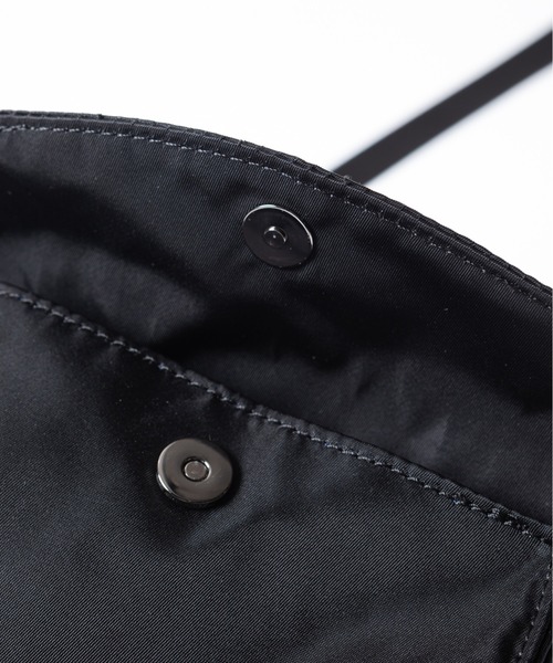 MAKAVELIC(マキャベリック)の「DOUBLE POCKET SHOULDER POUCH(ショルダーバッグ・メンズ・ブラック・ONESIZE)」の9枚目の写真
