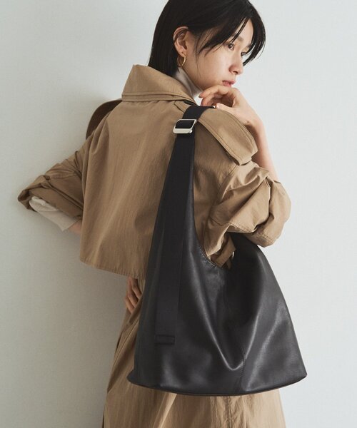 russet(ラシット)の「レザーホーボーバッグ L(ショルダーバッグ・レディース・ブラック/グレイッシュベージュ・FREE)」の21枚目の写真