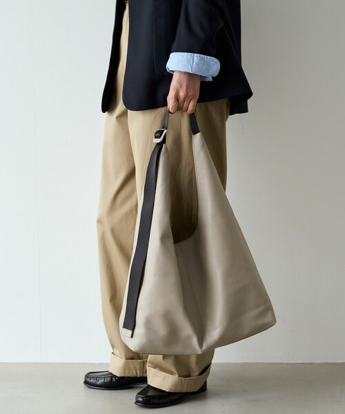 russet(ラシット)の「レザーホーボーバッグ L(ショルダーバッグ・レディース・ブラック/グレイッシュベージュ・FREE)」の9枚目の写真