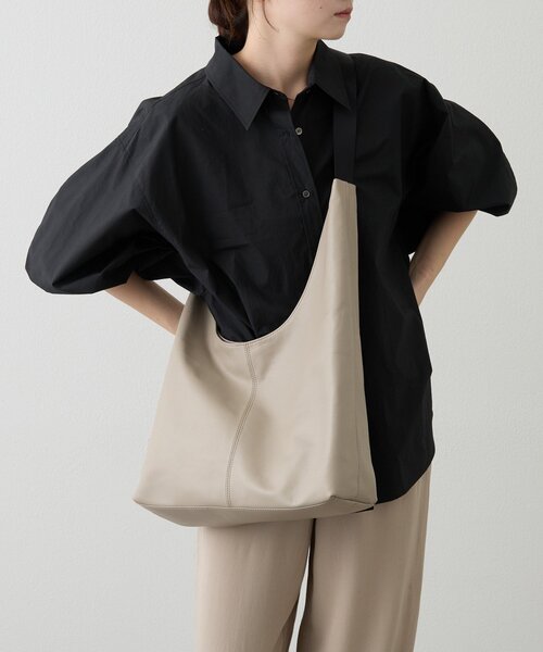 russet(ラシット)の「レザーホーボーバッグ L(ショルダーバッグ・レディース・ブラック/グレイッシュベージュ・FREE)」の15枚目の写真