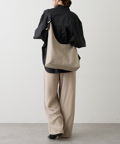 russet(ラシット)の「レザーホーボーバッグ L(ショルダーバッグ・レディース・ブラック/グレイッシュベージュ・FREE)」の18枚目の写真