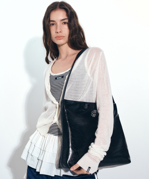 NICK&NICOLE(ニックアンドニコール)の「ESSENTIAL LEATHER SQUARE BAG_BLACK(ショルダーバッグ・レディース・その他・FREE)」の4枚目の写真