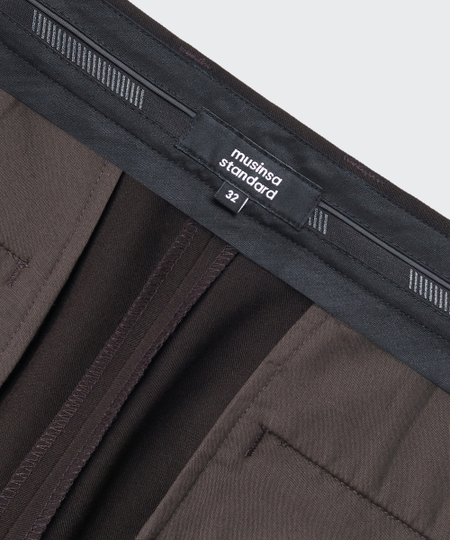 MUSINSA STANDARD（ムシンサスタンダード）の「ワイドヒドゥンバンディングスラックス[ダークブラウン]（スラックス・メンズ・その他・28/29/32/30/31/33/26/27/40/38/42/36/34）」の5枚目の写真