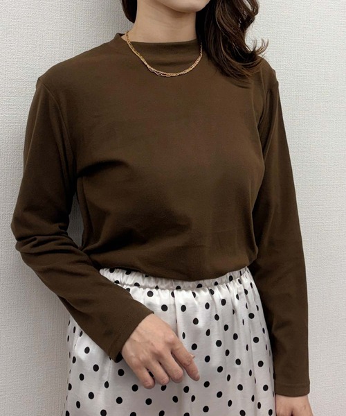 LOWO(ロワ)の「クルーネック カットソー 長袖 きれいめ レディース インナー ロンT(Tシャツ/カットソー・レディース・ラベンダー/マスタード/ホワイト/ブラウン/レッド/アイボリー/ブラック/ブルーグレー/カーキ・FREE)」の17枚目の写真
