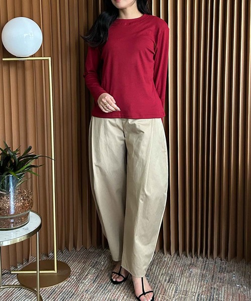 LOWO(ロワ)の「クルーネック カットソー 長袖 きれいめ レディース インナー ロンT(Tシャツ/カットソー・レディース・ラベンダー/マスタード/ホワイト/ブラウン/レッド/アイボリー/ブラック/ブルーグレー/カーキ・FREE)」の11枚目の写真