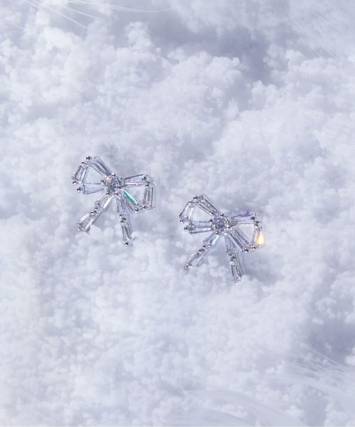 JILL by JILL STUART（ジルバイジルスチュアート）の「◇Cubic プチリボンピアス（ピアス（両耳用）・レディース・ゴールド/シルバー・FREE）」の4枚目の写真