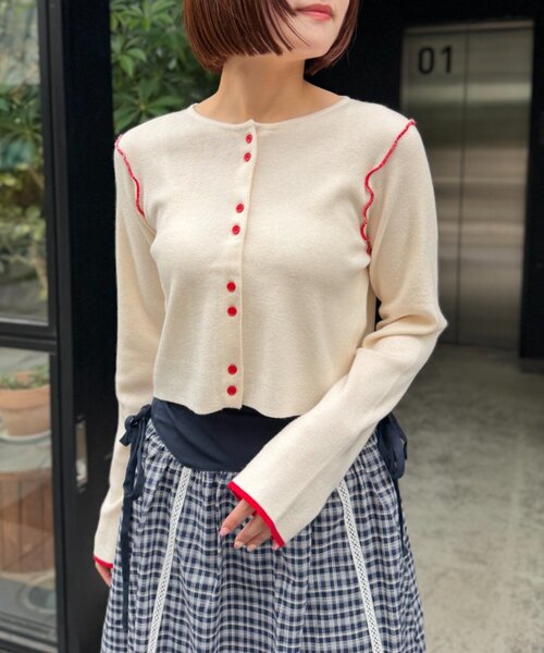 w closet（ダブルクローゼット）の「配色パイピングカーディガン（カーディガン/ボレロ・レディース・グレー/ブラウン/ネイビー/アイボリー・FREE）」の2枚目の写真