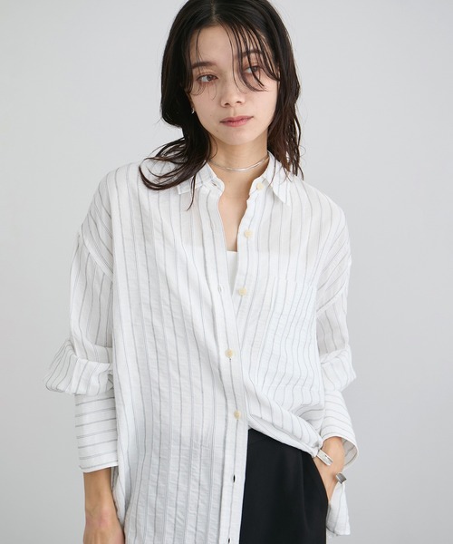 SALON adam et rope'（サロン アダム エ ロペ）の「ワイドピッチストライプシャツ（シャツ/ブラウス・レディース・サックスブルー/ホワイト・FREE）」の2枚目の写真