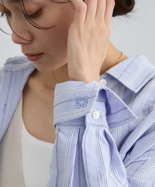 SALON adam et rope'（サロン アダム エ ロペ）の「ワイドピッチストライプシャツ（シャツ/ブラウス・レディース・サックスブルー/ホワイト・FREE）」の3枚目の写真