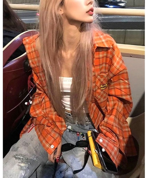 CHEER(チアー)の「ロゴ入りヴィンテージ風チェックシャツ(シャツ/ブラウス・レディース・オレンジ・M/L/S)」の2枚目の写真
