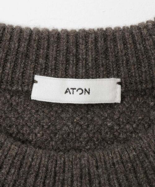 ATON（エイトン）の「ATON　LAMBS WOOL C/N SWEATER（ニット/セーター・メンズ・チャコールグレー/ブラウン・6/4）」の7枚目の写真