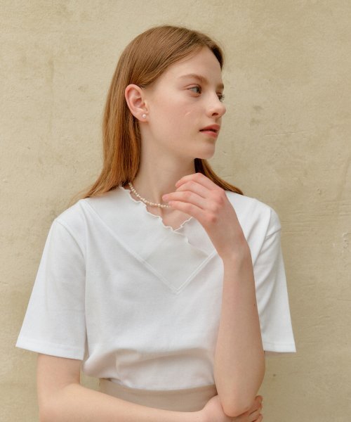 YUPPE(ヨッペ)の「v shirring T-shirts_white(Tシャツ/カットソー・レディース・その他・FREE)」の3枚目の写真