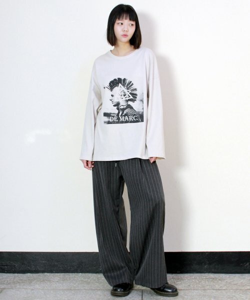 DEMARC(ドゥマーク)の「サイドワンタックストライプリアルワイドパンツチャコール(春、夏ver.)(その他パンツ・レディース・その他・MEDIUM/LARGE)」の5枚目の写真