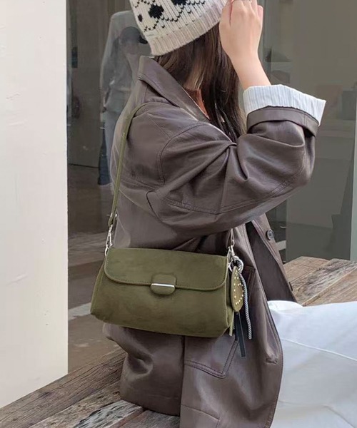 HOOK(フック)の「HOOK for girls チャーム付きミニショルダーバッグ(トートバッグ・レディース・ベージュ/ブラウン/チョコ/オリーブ・FREE)」の4枚目の写真